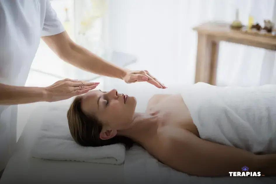 Como o Reiki Pode Aliviar o Estresse e a Ansiedade Como o Reiki Pode Aliviar o Estresse e a Ansiedade