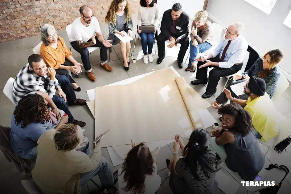 Benefícios da Terapia de Grupo para a Saúde Mental Benefícios da Terapia de Grupo para a Saúde Mental